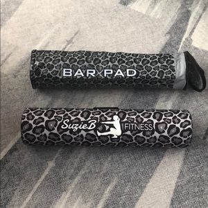 SuzieB Fitness Leopard Bar Pad